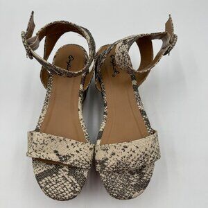 Qupid Blondie 20 Taupe Snake Platform Wedge Sandals Womens Size 6